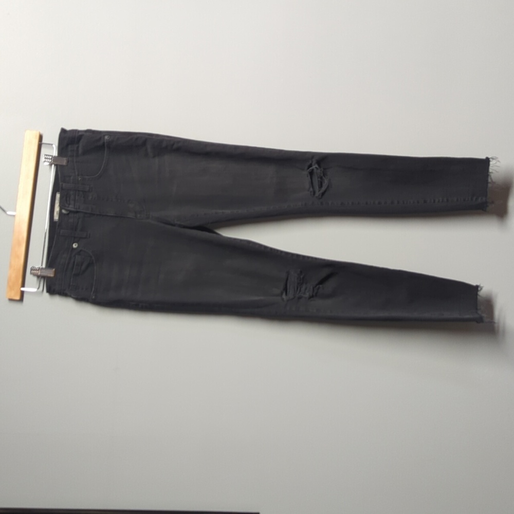 Madewell size 27 9-in high-rise skinny black wash jean with ripped knee